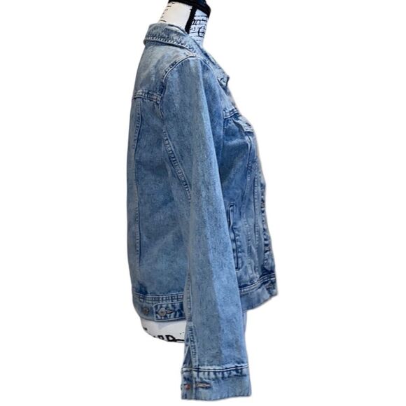 NWT Old Navy Distressed Truckers Jean Jacket Stonewashed Size Medium - Picture 3 of 9